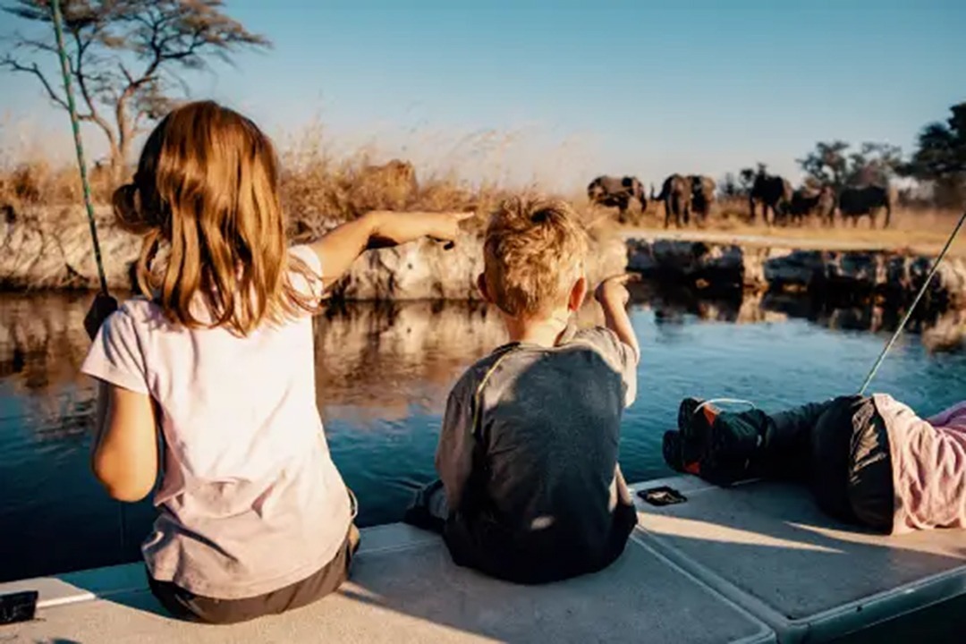 African Monarch Lodges Kids On Safari